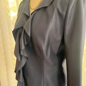 VALENTINO - The essence of chic. Stunning vintage Italian-made blazer